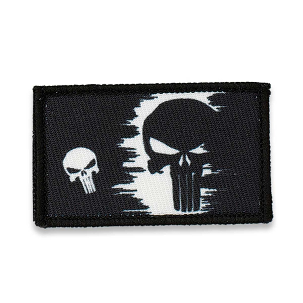 PARCHE BARBARIC 4.2 X 7 CM PUNISHER NEGRO/BLANCO