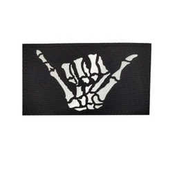 [CZ5525] PARCHE PVC MANO HUESOS NEGRO-BLANCO