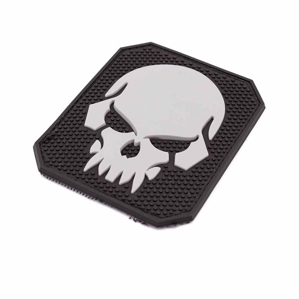 PARCHE IMMORTAL PVC 3D CALAVERA PIRATA NEGRO-GRIS