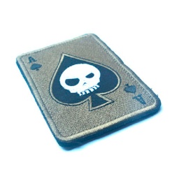[CZ3114] PARCHE BORDADO CARTA PICA CALAVERA VERDE-BLANCO-NEGRO